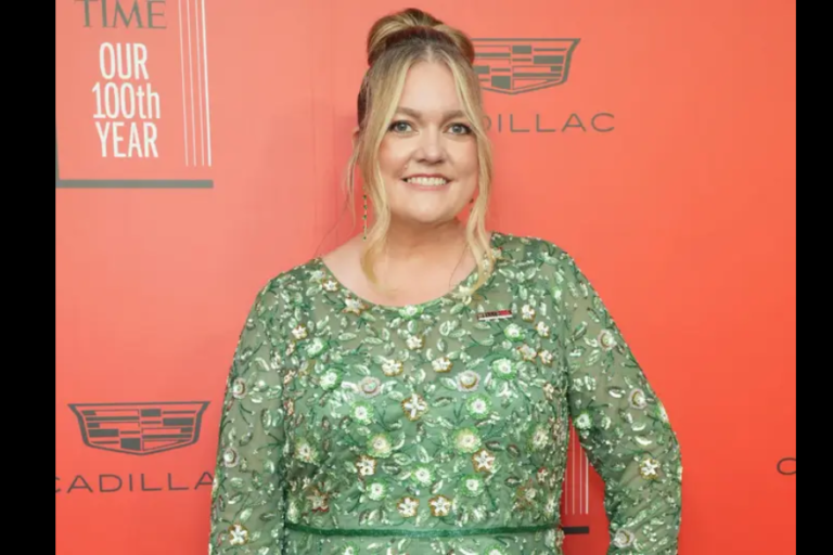 Colleen Hoover: Net Worth, Bio, Wiki, Age, Height, Education, Career, Family, Husband, Achievements And More