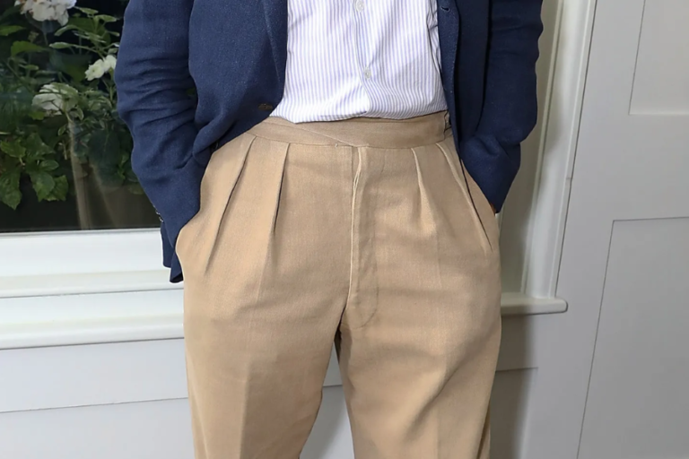 What Body Type Do Pleated Khakis Look Best On?